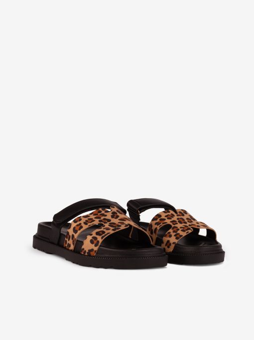 SANDÁLIA DE VELCRO COMBINADA COM ESTAMPADO LEOPARDO EM PALMILHA ANATÓMICA - Image 2