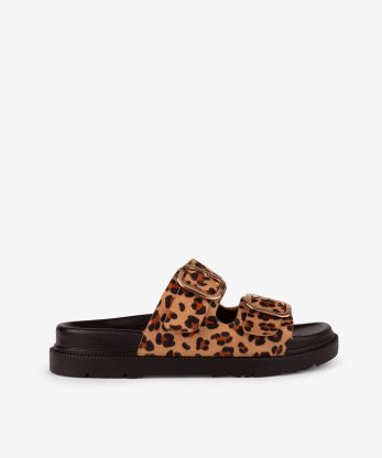 SANDÁLIA DE FIVELAS ESTAMPADA LEOPARDO EM SOLA PLATAFORMA COM RÁFIA