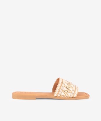 CHINELO COM PEÇA DE RÁFIA COM MISSANGAS EM FORMA QUADRADA