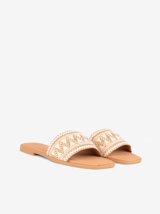 CHINELO COM PEÇA DE RÁFIA COM MISSANGAS EM FORMA QUADRADA - Image 2