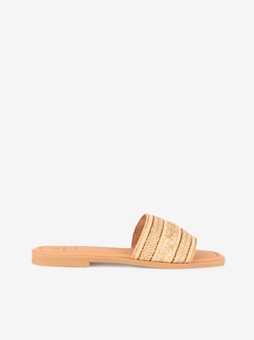 CHINELO COM PEÇA DE RÁFIA COM DETALHES ÉTNICOS EM FORMA QUADRADA