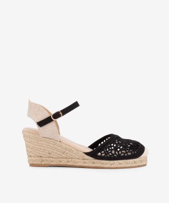 SANDÁLIA EM CUNHA DE CORDA ESTILO VALENCIANA COM DETALHES BORDADOS PERFURADOS - PRETO, 41
