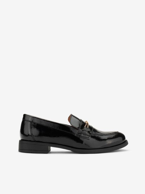 SAPATO LOAFER EM VERNIZ