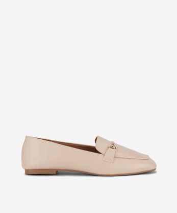 SAPATO LOAFER COM APLICAÇÃO METÁLICA E BIQUEIRA QUADRADA