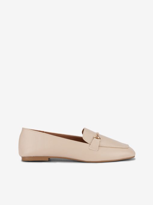 SAPATO LOAFER COM APLICAÇÃO METÁLICA E BIQUEIRA QUADRADA