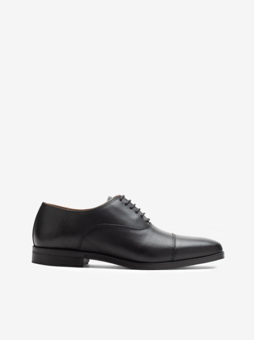 SAPATO OXFORD EM PELE DE ATACADOR COM CAP TOE