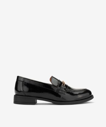 SAPATO LOAFER EM VERNIZ