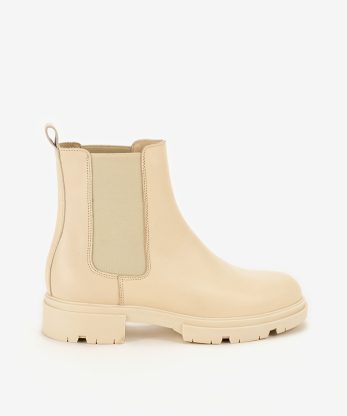 BOTA CHELSEA EM PELE COM SOLA CHUNKY