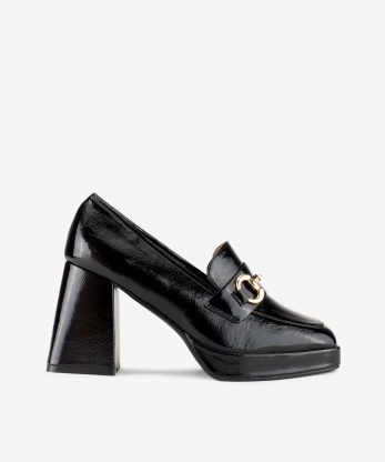 SAPATO LOAFER EM VERNIZ