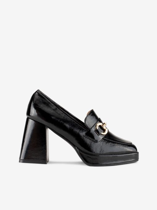 SAPATO LOAFER EM VERNIZ