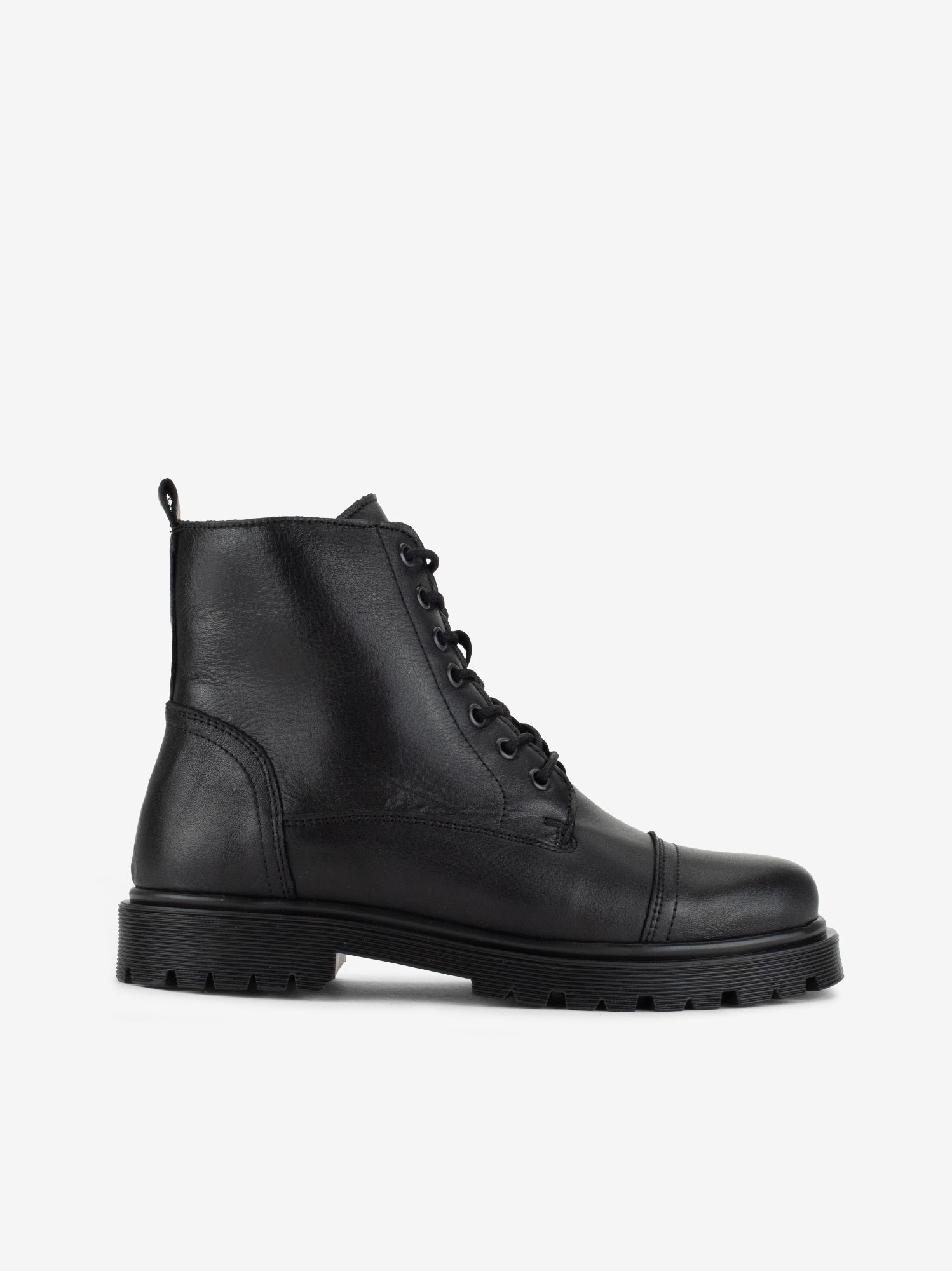 BOTA EM PELE ESTILO MILITAR