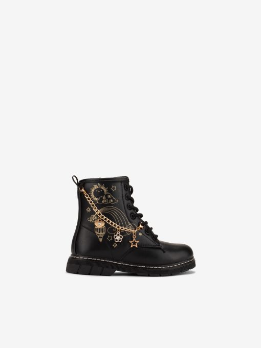 BOTA ESTILO MILITAR DE ATACADOR ESTAMPADA COM APLICAÇÃO DE CORRENTE METÁLICA
