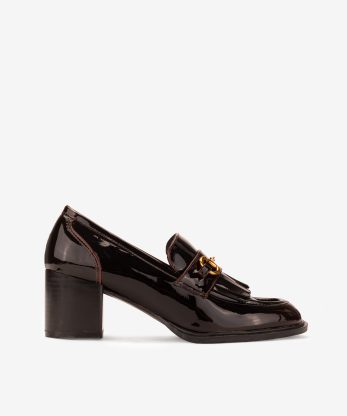 SAPATO LOAFER DE TACÃO EM VERNIZ