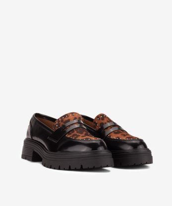Alternative view of SAPATO LOAFER COM TACHAS