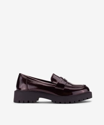 SAPATO LOAFER EM VERNIZ