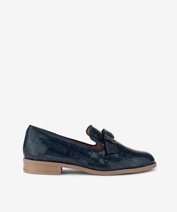 SAPATO SLIP ON EM VERNIZ