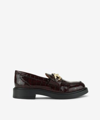 SAPATO LOAFER EM VERNIZ