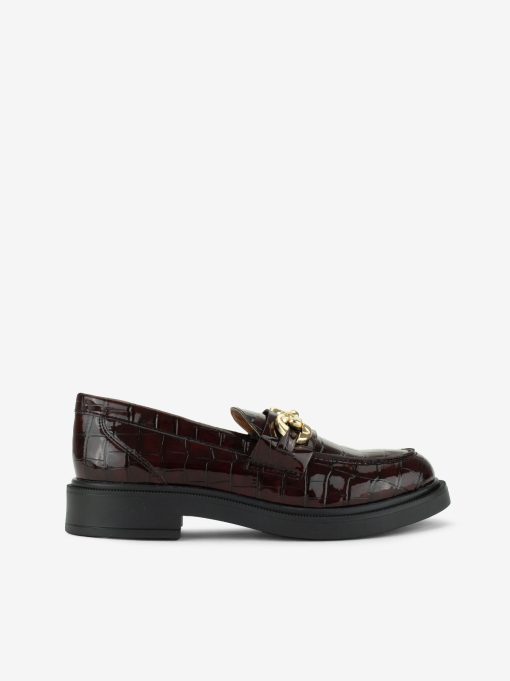 SAPATO LOAFER EM VERNIZ