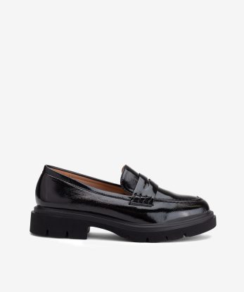 SAPATO LOAFER EM VERNIZ