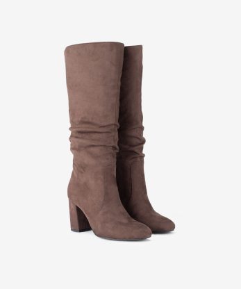 Alternative view of BOTA ACAMURÇADA DE CANO ALTO