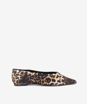 SAPATO DECOTADO COM ANIMAL PRINT
