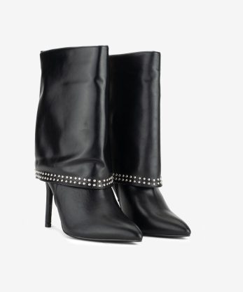 Alternative view of BOTA DE SALTO COM APLICAÇÕES DE TACHAS EM FORMA PONTIAGUDA