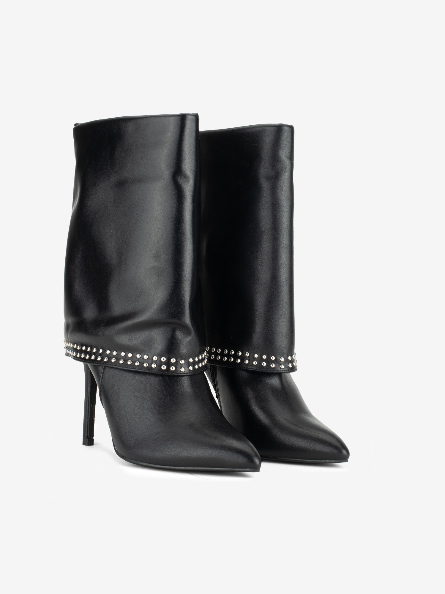 BOTA DE SALTO COM APLICAÇÕES DE TACHAS EM FORMA PONTIAGUDA - Image 2