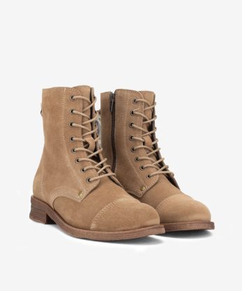 Alternative view of BOTA EM CROUTE CAMURÇA ESTILO MILITAR COM CAP TOE E LENÇO APLICADO