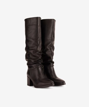 Alternative view of BOTA SLOUCH EM PELE