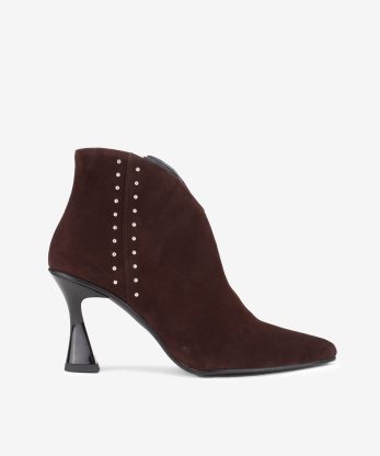 BOTIM DE SALTO EM CAMURÇA COM TACHAS