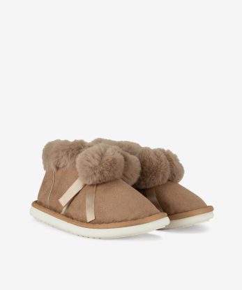 Alternative view of BOTIM COM GOLA E POMPOM EM PELO