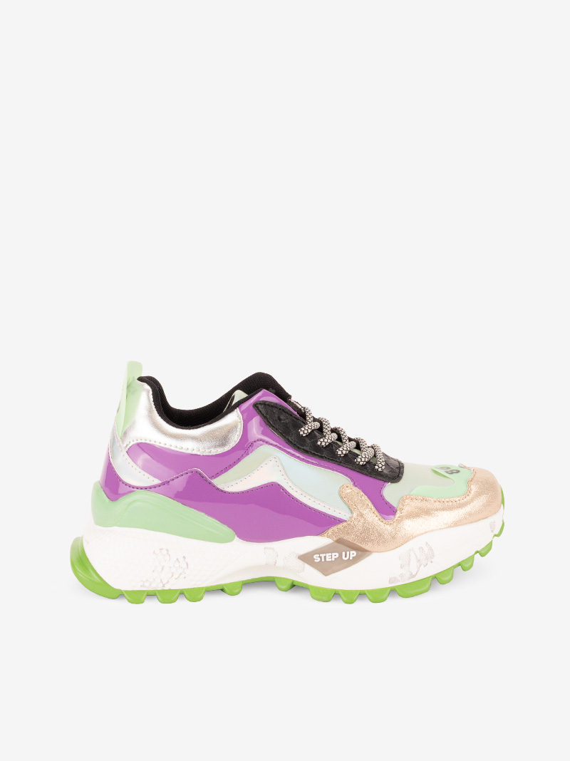 SAPATILHA COM COMBINAÇÃO DE MATERIAIS