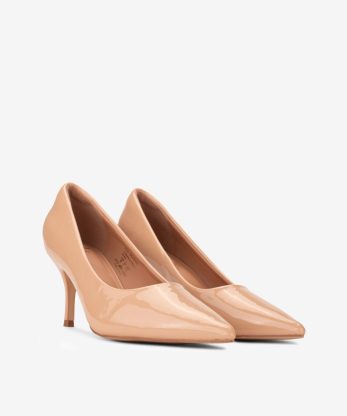 Alternative view of SAPATO PUMP DE SALTO EM VERNIZ COM FORMA PONTIAGUDA