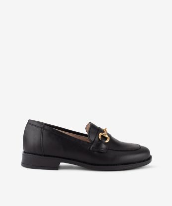 SAPATO LOAFER EM PELE COM APLICAÇÃO METÁLICA