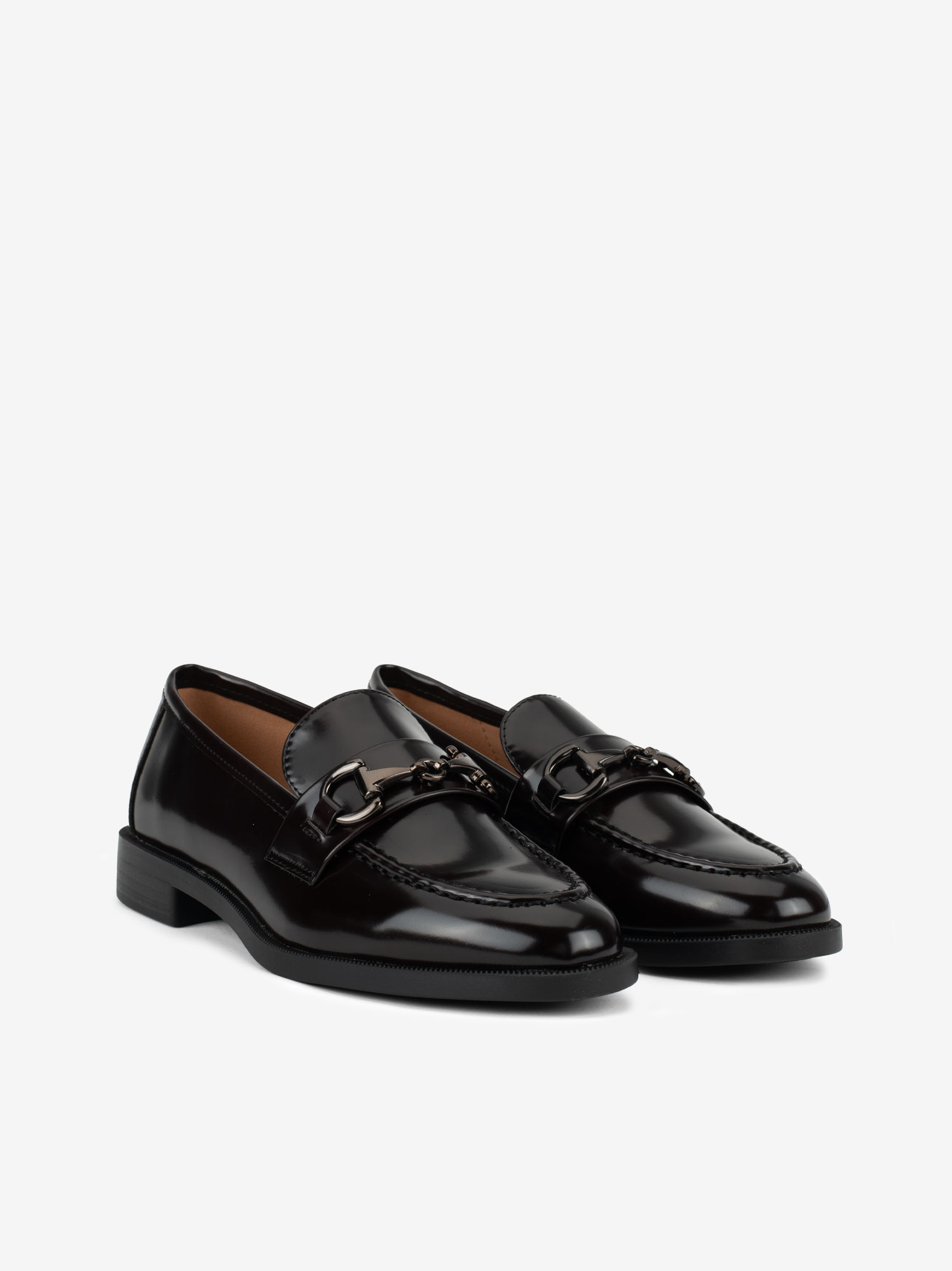 SAPATO LOAFER COM APLICAÇÃO METÁLICA - Image 2