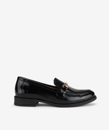 SAPATO LOAFER EM VERNIZ