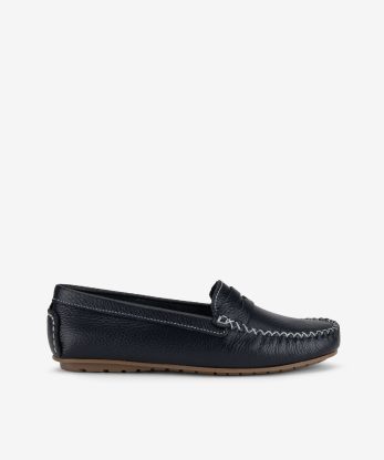 SAPATO MOCASSIN EM PELE COM COSTURA MANUAL