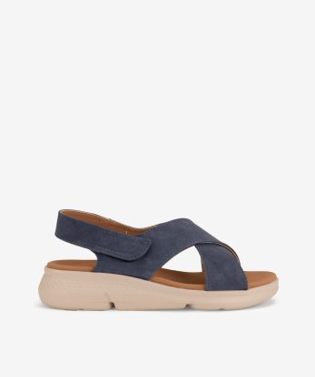 SANDÁLIA DE TIRAS CRUZADAS COM VELCRO