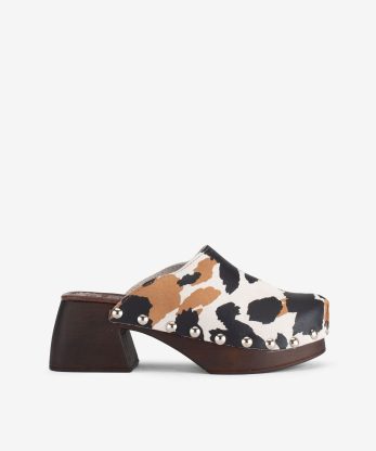 SOCA ESTAMPADA ANIMAL COM TACHAS