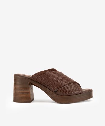SANDÁLIA MULE DE TACÃO EM PELE