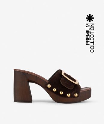 SANDÁLIA MULE EM CROUTE COM TACHAS