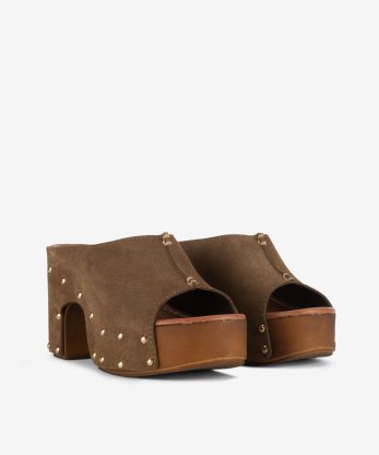 Alternative view of SANDÁLIA MULE EM CROUTE COM TACHAS