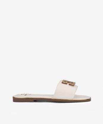 SANDÁLIA FLAT COM APLICAÇÃO