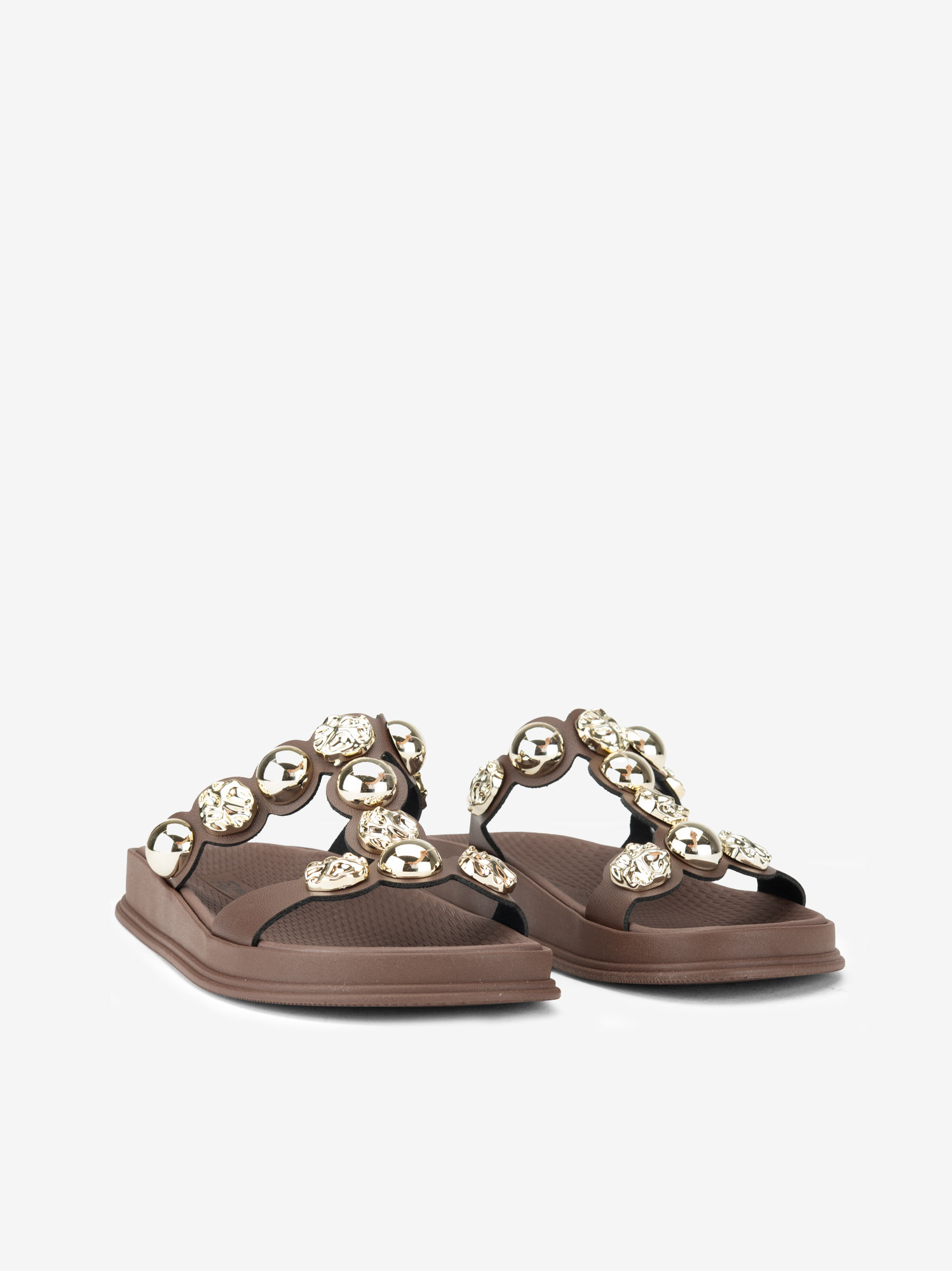 SANDÁLIA COM TACHAS METÁLICAS - Image 2
