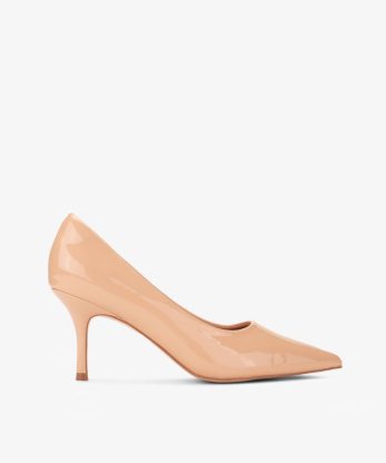 SAPATO PUMP DE SALTO EM VERNIZ COM FORMA PONTIAGUDA - BEGE, 39