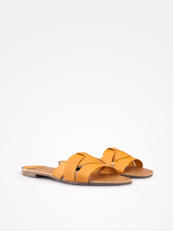 SANDÁLIA RASA COM TIRAS CRUZADAS ESTAMPADAS - Image 2